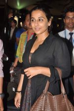 Vidya Balan returns from Cannes in Mumbai Airport on 29th May 2013 (8).JPG